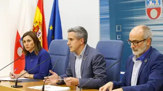 La consejera de Presidencia, Paula Fern&aacute;ndez; el vicepresidente regional, Pablo Zuloaga, y el consejero de Sanidad, Miguel Rodr&iacute;guez
