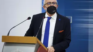 EuropaPress_3515453_consejero_sanidad_cantabria_miguel_rodriguez_interviene_rueda_prensa