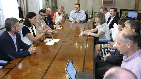 La alcaldesa de Santander, Gema Igual, y otros miembros del equipo de Gobierno reciben a una delegaci&oacute;n del Parlamento alem&aacute;n