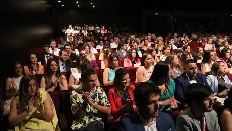 Graduaci&oacute;n de Fisioterapia y Logopedia en el TMCE