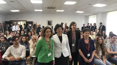 La ministra de Educaci&oacute;n en funciones, Isabel Cela&aacute;, y la rectora de la UIMP, Mar&iacute;a Luz Mor&aacute;n, entre otros, inauguran el programa de cursos de inmersi&oacute;n ling&uuml;&iacute;stica en ingl&eacute;s en el campus de Las Llamas
