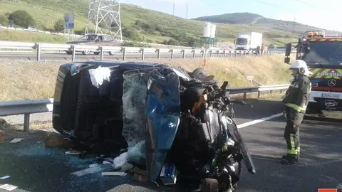 Veh&iacute;culo volcado en la A-67