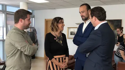 Reuni&oacute;n entre la consejera de Presidencia, Paula Fern&aacute;ndez, y el alcalde de Torrelavega, Javier L&oacute;pez Estrada