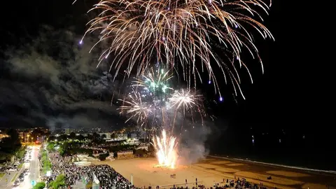 Fuehos artificiales de Ba&ntilde;os de Ola 2018