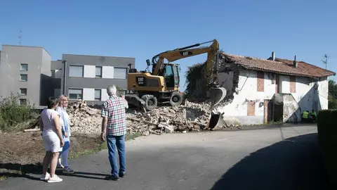 Derribo del inmueble en Requejada