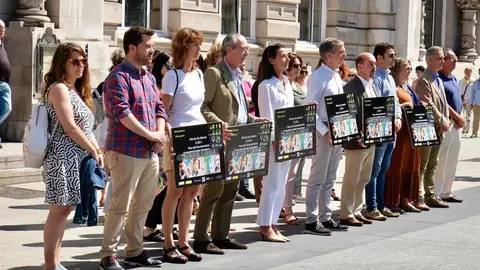 Minutos de silencio de la Corporaci&oacute;n de Santander por las mujeres asesinadas en Burgos y C&aacute;diz