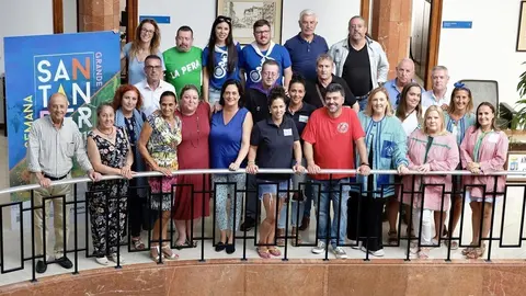 Nota De Prensa Y Foto Reuni&oacute;n Con Pe&ntilde;as Y Casetas Regionales Semana Grande 2019