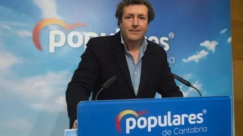 El portavoz del PP en el Parlamento de Cantabria, &Iacute;&ntilde;igo Fern&aacute;ndez