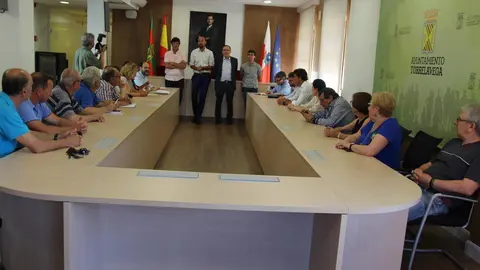 El equipo de Gobierno se re&uacute;ne con la Uni&oacute;n Vecinal