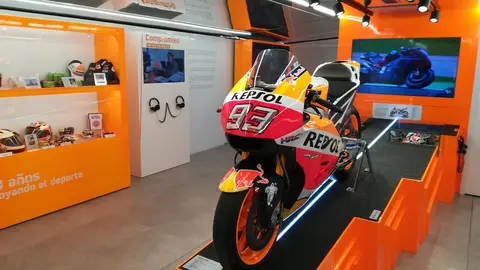 M&aacute;s de 3.000 personas visitan la exposici&oacute;n itinerante Repsol Racing Tour que finaliza este domingo en Avil&eacute;s
