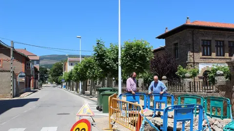 Visita del alcalde de Reinosa Jos&eacute; Miguel Barrio y el concejal Alvaro Zabal&iacute;a a las obras.