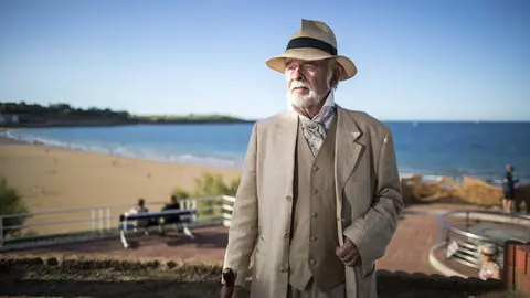 DAVID S. BUSTAMANTE 12/07/2019 SANTANDER/ CANTABRIA Ba&ntilde;os de ola en los Jardines de Piquio