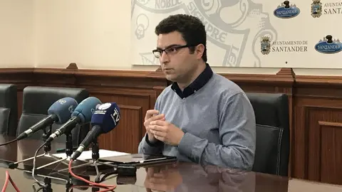 El concejal de Juventud, Daniel Portilla, presenta la nueva App