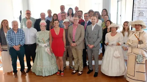 La alcaldesa de Santander, Gema Igual, en el acto de reconocimiento a quienes contribuyen a mantener e impulsar la fiesta de los Ba&ntilde;os de Ola, que ha cerrado su 25 Aniversario