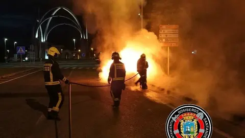 Extinci&oacute;n incendio veh&iacute;culo en Astillero 