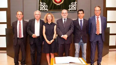 De izquierda a derecha, Carlos Rodr&iacute;guez Sanju&aacute;n, Juan Antonio Garc&iacute;a_Porrero, Sonia Castanedo, &Aacute;ngel Pazos, Juan Antonio Montero Sim&oacute;n y Fernando Luis Hern&aacute;nz de la Fuente