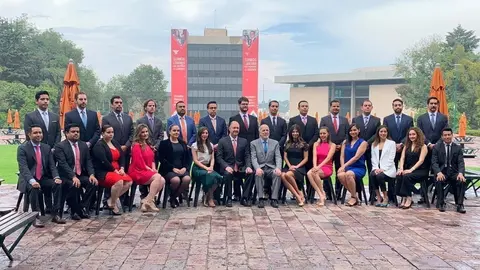 Foto de los egresados del M&aacute;ster