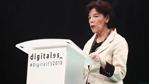 La ministra de Educaci&oacute;n en funciones y portavoz del Gobierno, Isabel Cela&aacute; durante la segunda jornada del  'DigitalES Summit 2019' en Madrid.