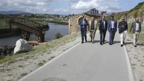 Los consejeros de Obras P&uacute;blicas, Ordenaci&oacute;n del Territorio y Urbanismo, Jos&eacute; Luis Gochicoa, y Desarrollo Rural, Ganader&iacute;a, Pesca, Alimentaci&oacute;n y Medio Ambiente, Guillermo Blanco, realizan una visita a la zona