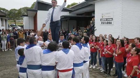 El presidente de Cantabria, Miguel &Aacute;ngel Revilla, recibe a 40 j&oacute;venes descendientes de emigrantes  c&aacute;ntabros