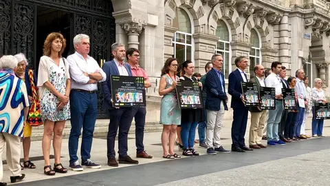 Minuto de silencio en el Ayuntamiento de Santander contra la violencia machista