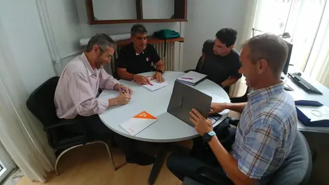 El portavoz de Cs, Javier Ceruti, se re&uacute;ne con la secci&oacute;n sindical de CCOO en el TUS