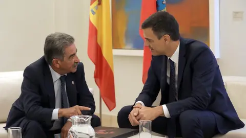 Revilla y Pedro S&aacute;nchez en Moncloa 2018