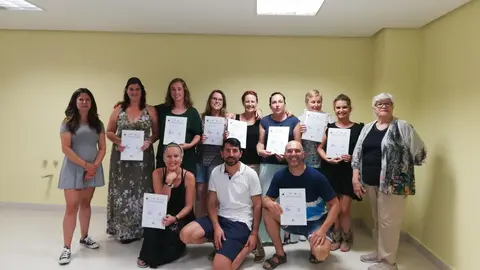 Entrega de los diplomas de dos cursos gratuitos de lengua de signos organizados por el Ayuntamiento