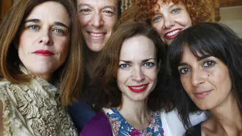 La directora Ainhoa Amestoy y los actores de 'Amor, amor, cat&aacute;strofe'