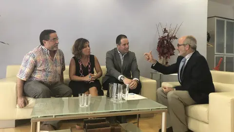 El consejero de Sanidad se re&uacute;ne con representantes Hospital Santa Clotilde