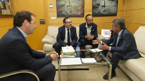 Reuni&oacute;n entre Revilla, L&oacute;pez Estrada y Cruz Viadero