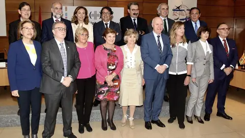 Real y consejeros en el CISNS