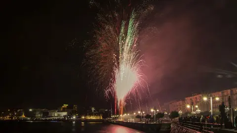 DAVID S. BUSTAMANTE 27/07/2019 SANTANDER/ CANTABRIA Fuegos artificiales en la Bah&iacute;a de Santander