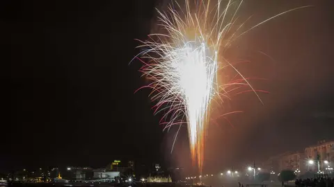 DAVID S. BUSTAMANTE 27/07/2019 SANTANDER/ CANTABRIA Fuegos artificiales en la Bah&iacute;a de Santander
