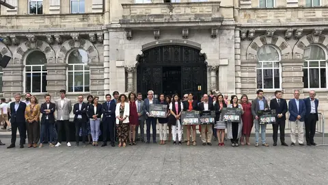 Nota De Prensa Y Foto Minuto De Silencio Por La Mujer Y El Menor Asesinados En Barcelona Y Murcia