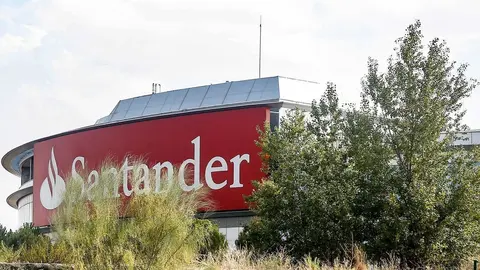 Cartel del Banco Santander en la Ciudad Grupo Santander (Comunidad de Madrid)