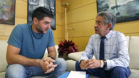 11:30.- Gobierno De Cantabria. El Presidente De Cantabria, Miguel &Aacute;ngel Revilla, Recibe A Alcalde De Valle De Villaverde, Javier P&eacute;rez.  1 Ago 19