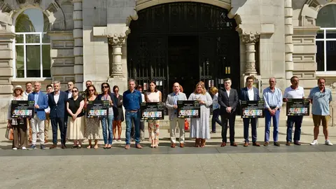 Minuto de silencio por la mujer asesinada en Burgos