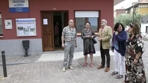 El consejero de Sanidad, Miguel Rodr&iacute;guez, visita con la alcaldesa, Mar&iacute;a del Mar Iglesias, el consultorio m&eacute;dico de Limpias