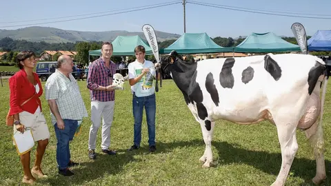 El consejero de Desarrollo Rural, Ganader&iacute;a, Pesca, Alimentaci&oacute;n y Medio Ambiente del Gobierno de Cantabria, Guillermo Blanco, asiste al XXV Concurso de Ganado Fris&oacute;n de Carriedo