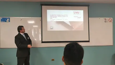 Jos&eacute; Antonio Guti&eacute;rrez Sebares Imparte Una Ponencia