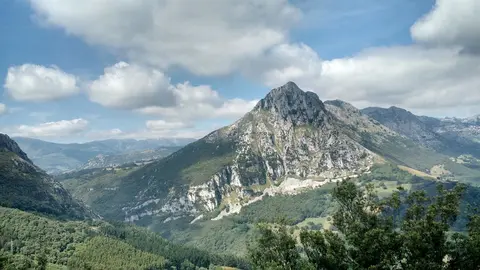 Pe&ntilde;a del Moro, en Ramales de la Victoria (Cantabria)