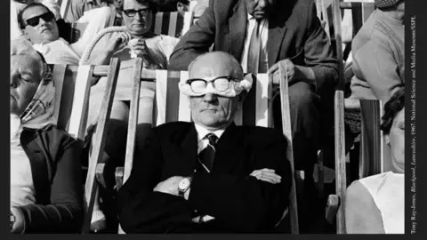 La exposici&oacute;n Small Pleasures del fot&oacute;grafo Tony Ray-Jones, en el CDIS del 7 de agosto al 20 de octubre