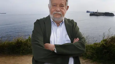 El escritor Jose Mar&iacute;a Guelbenzu protagoniza en la UIMP el ciclo de " Los Martes Literarios ".