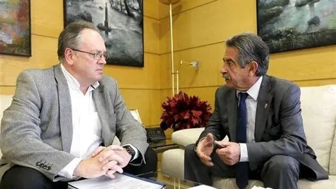 Eduardo Ortiz con el presidente Revilla en una foto de archivo