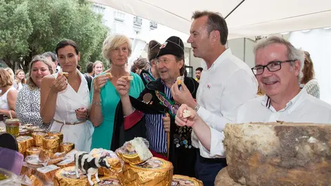 Inauguraci&oacute;n de la II Feria del Queso de Cantabria