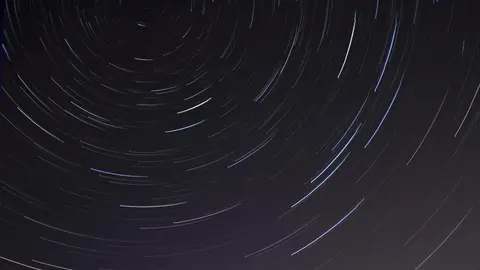 Foto de archivo de una lluvia de estrellas