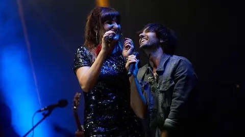 Rozal&eacute;n y David Otero en concierto en Torrelavega