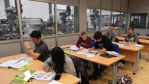 Aula. Estudiantes. J&oacute;venes. FP. Clase. Insituto. IES. Formaci&oacute;n. Alumnos.