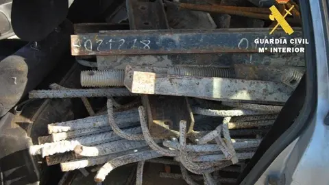 Material de obra intervenido a las tres personas detenidas por hurto del mismo en la A-73 (Burgos-Aguilar de Campoo).